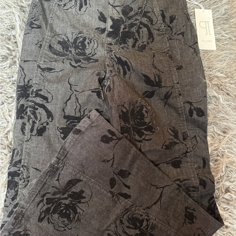 Fabulous Pilcro Black Denim Flared Jeans with Floral Velvet Embossing-NWT - Picture 5 of 6